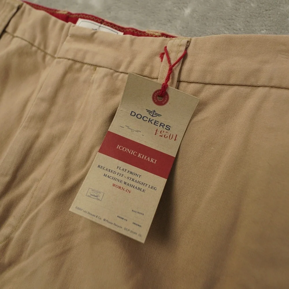 Docker's Iconic Khaki Flat Front Pants Relaxed Straight Fit Men's 36x30 NWT